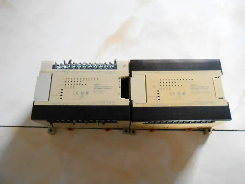 OMRON CPM1A-30CDR-A-V1 PLC