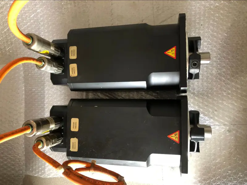 Servomotor KOLLMORGEN 6SM-77S-3.000-09-V
