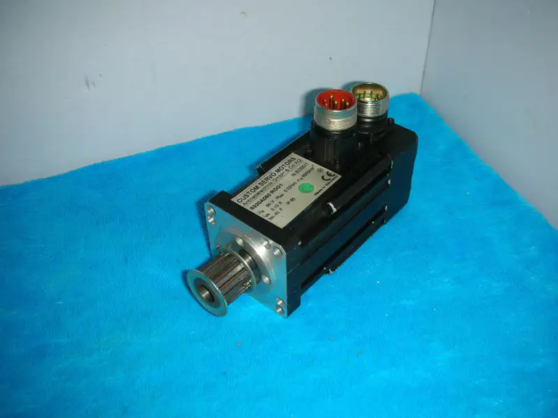 VLASTNÍ SERVOMOTORY S320A060R001