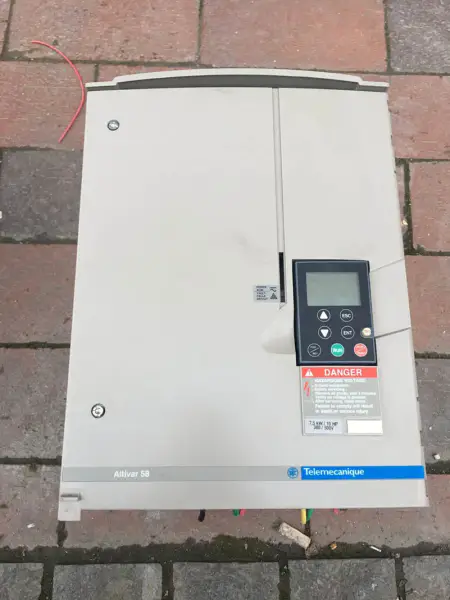 ATV58HD12N4 Schneider 7,5 kW/380 V