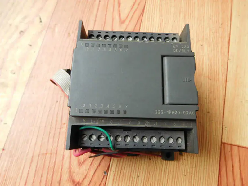 Siemens 6ES7 223-1PH20-0XA0
