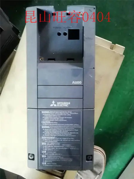 Mitsubishi A800 série FR-A820-0.4K-1 0,4KW 230V