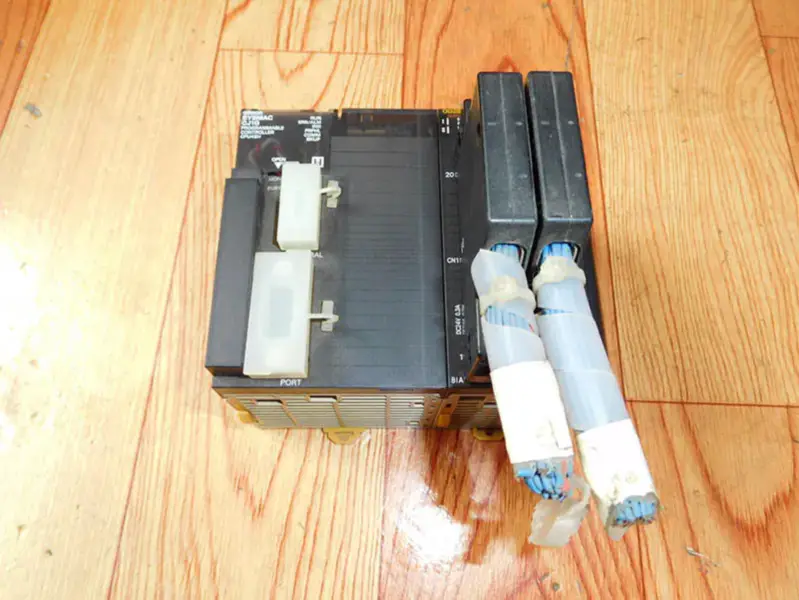 OMRON CJ1G-CPU42H/ CJ1W-OD261