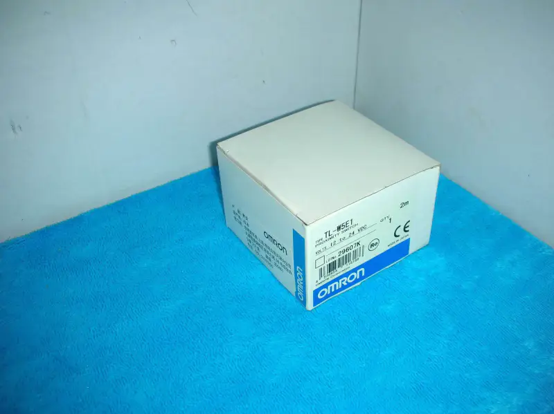 OMRON TL-W5E1