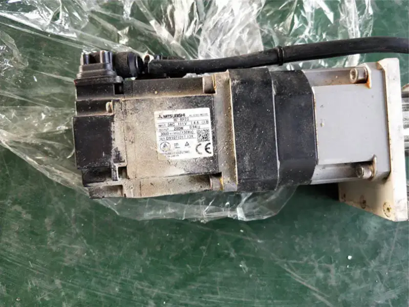 Mitsubishi MR-J3-20A HF-KP23 200w
