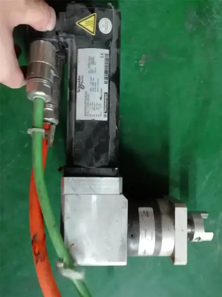Schneider BSH0553P02A2A 0,88kw