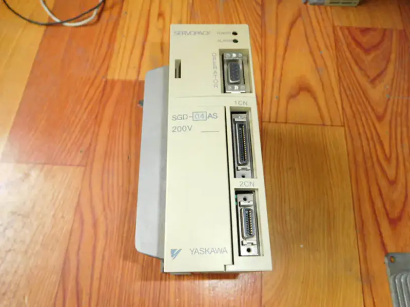 YASKAWA SGD-04AS