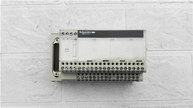 ABE7-CPA03 PLC