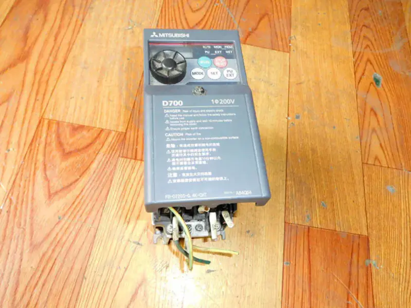 Mitsubishi FR-D720S-0.4K-CHT 0,4KW 220V