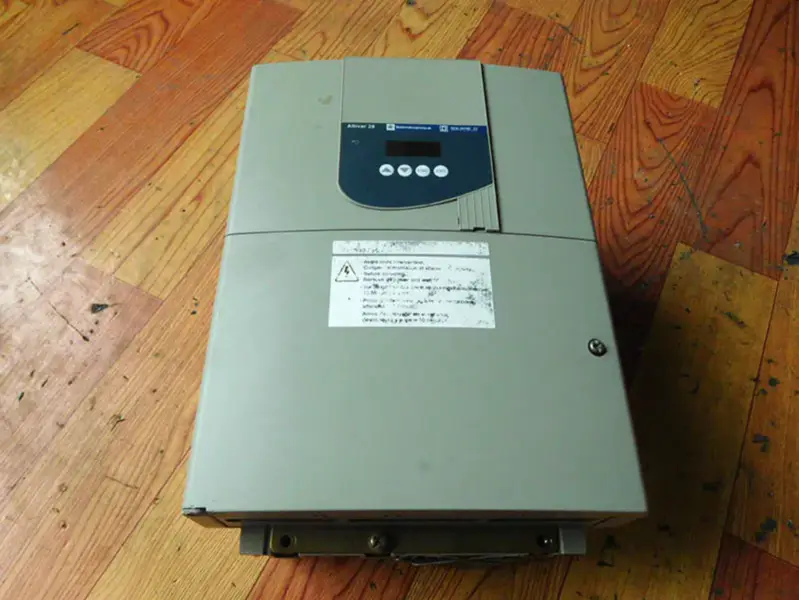 Schneider ATV28HU90N4 5.5KW/7.5HP 380V