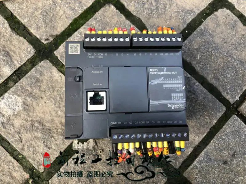 TM221C24R Schneider