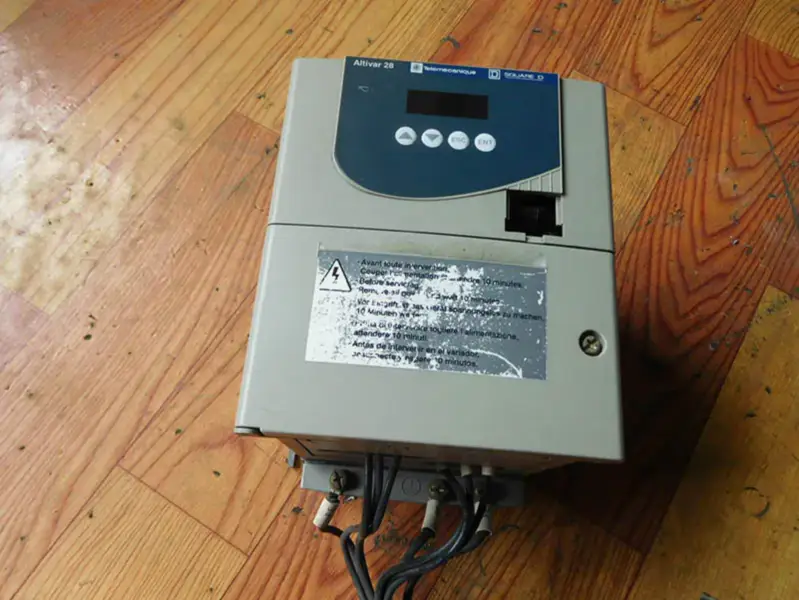 Schneider ATV28HU18N4