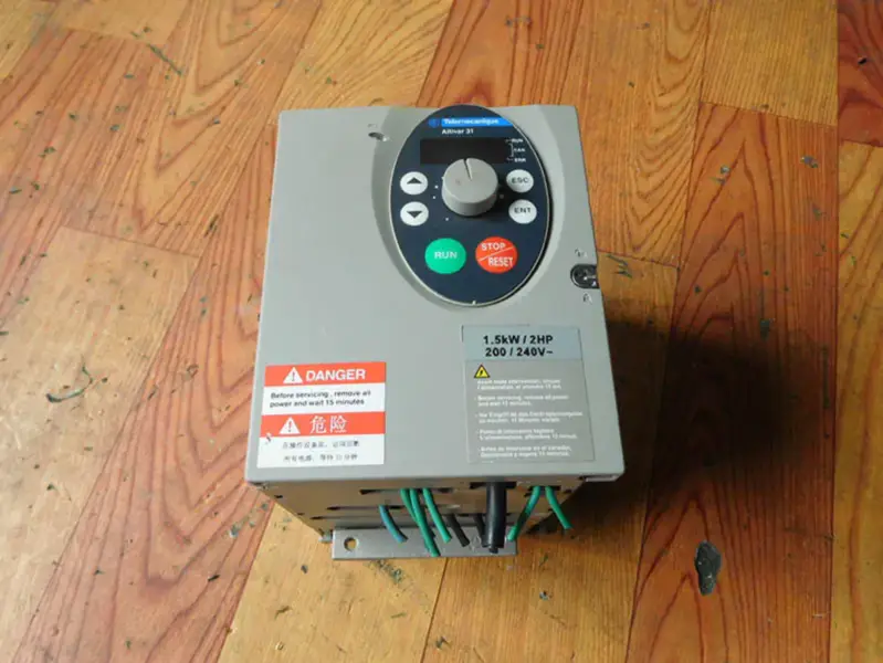 Schneider ATV31HU15M2A