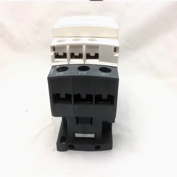 nový a originální LC1D32BL 3P 32A General Schneider Stykač pro elektrické stroje