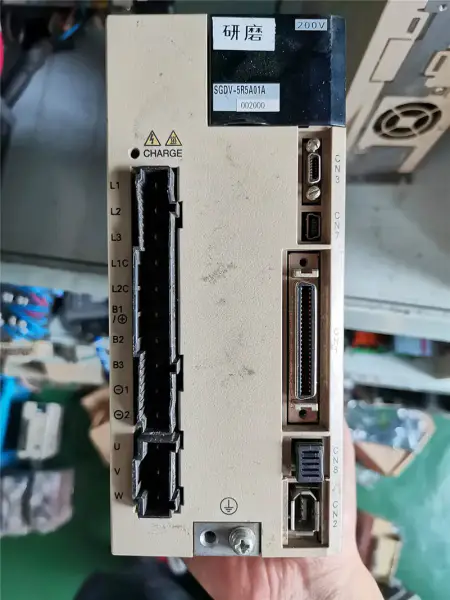 YASKAWA SGDV-5R5A01A 11A