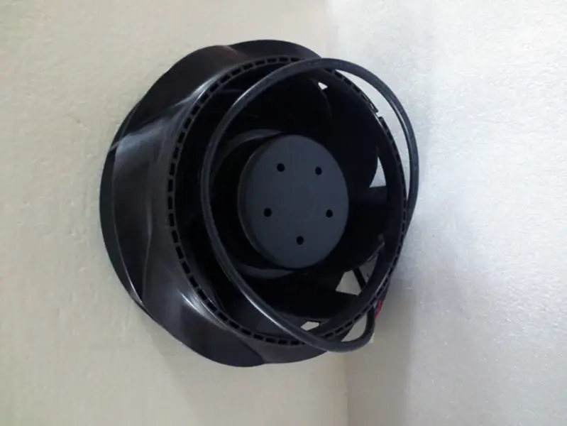 R1G175-RB33-G01 R1G175-RB33-10 Německo Vodotěsný turbínový ventilátor 48V 76/62W Mimořádná křivka