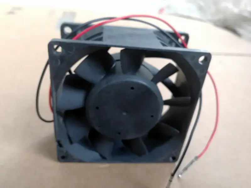 originální PFB0824DHE 24V 8cm 1,63A čtyřvodičový ventilátor s PWM měničem a velkým objemem vzduchu