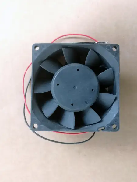 originální PFB0824DHE 24V 8cm 1,63A čtyřvodičový ventilátor s PWM měničem a velkým objemem vzduchu
