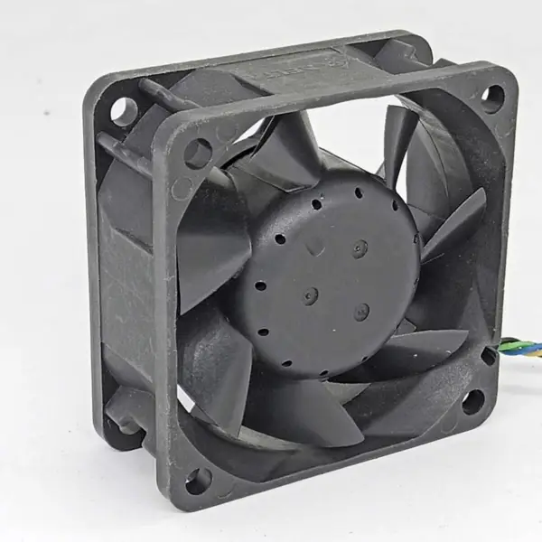 Delta 60*60*25mm AFB0612EH Ventilátor s PWM regulací teploty a otáček