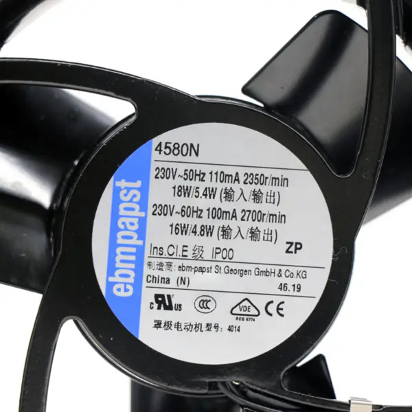 119 x 119 x 38mm 230 V AC průtok vzduchu 123m3 / h 2350 ot/min 4580N Ventilátor chlazení ebm papst s pouzdrovým ložiskem
