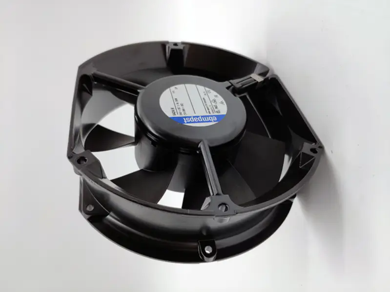 velikost 150 x 172 x 51mm 24 V DC průtok vzduchu 480m3 / h 4000 ot/min 6424H ebmpapst chladicí ventilátor