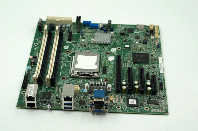 Základní deska serveru HP ML310E GEN8 V3 715910-003 773064-001