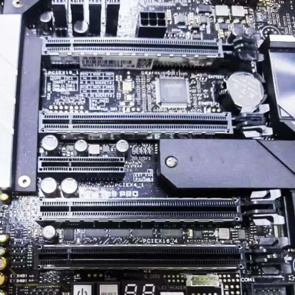 Ws X299 Pro pro pracovní stanice Asus Základní deska 2066 Atx s Ddr4 4133mhz Duální chladiče M.2 a M.2 Porty U.2 a Usb 3.1 Gen 2