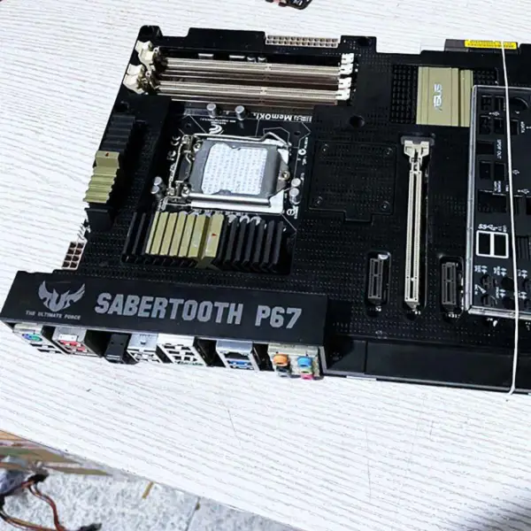 Sabertooth P67 pro základní desky Atx P67 Lga 1155 Podporuje Core I7/i5/i3