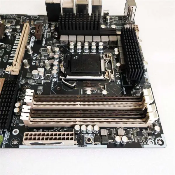 Tuf Sabertooth Z77 pro základní desku Asus Atx Z77 Lga 1155 Podporuje Core I7/i5/i3 Fast Shi