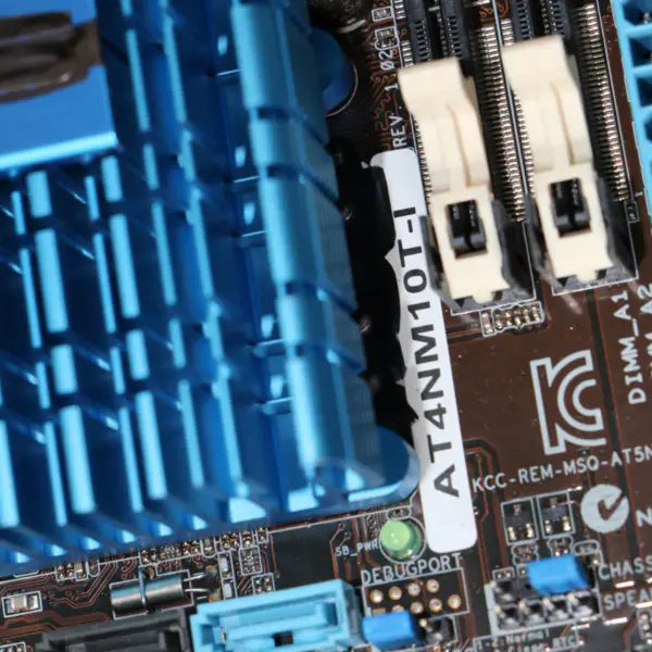 Základní deska Asus AT4NM10T-I pro stolní počítače s integrovaným procesorem Atom D425