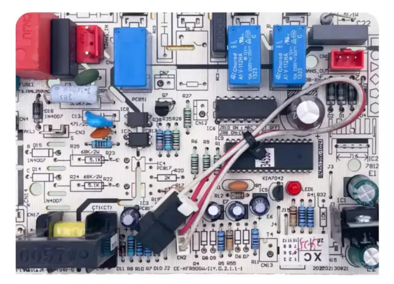 Řídicí deska venkovní jednotky klimatizace Midea CE-KFR90GW/I1Y.D.2.1.1-1