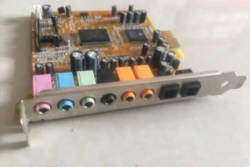 CMI8768 CMI8768PCIE 8KANÁLOVÁ ZVUKOVÁ KARTA