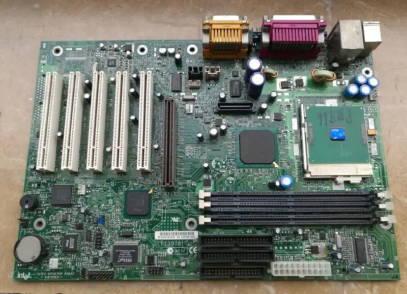 Základní deska pro průmyslová zařízení Intel D815EEA