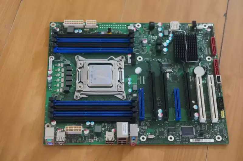 Základní deska Fujitsu D3128-A15 GS1 W26361-W2642-X-06