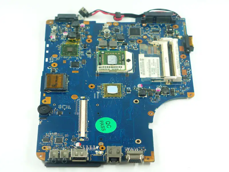 Toshiba Satellite 17'' L500D L505D NSWAE LA-5332P K000093250 Základní deska