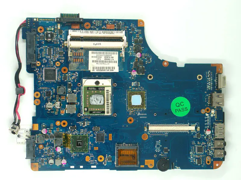 Toshiba Satellite 17'' L500D L505D NSWAE LA-5332P K000093250 Základní deska