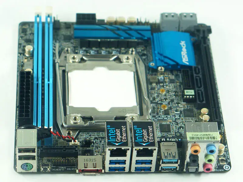 Základní deska ASRock X99E-ITX/ac podporuje serverovou operační paměť E5V3 E5V4
