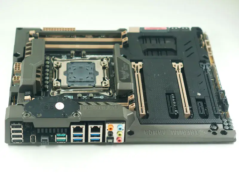 Základní deska Asus SABERTOOTH X99