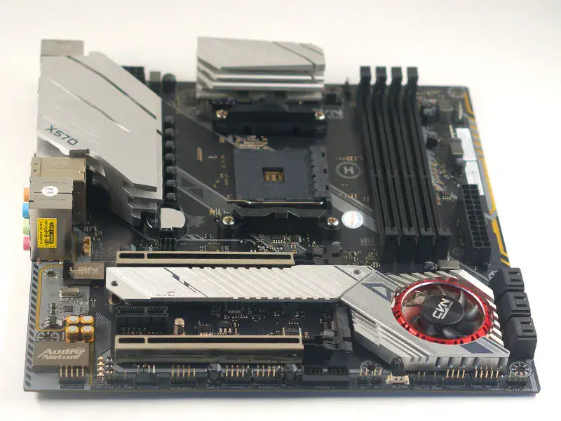 Barevná základní deska CVN X570M GAMING PRO V14