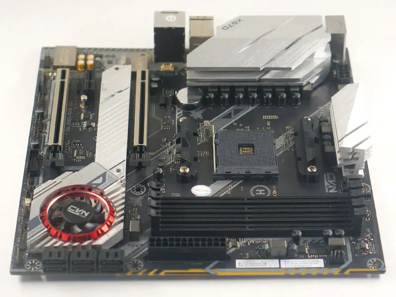 Barevná základní deska CVN X570M GAMING PRO V14