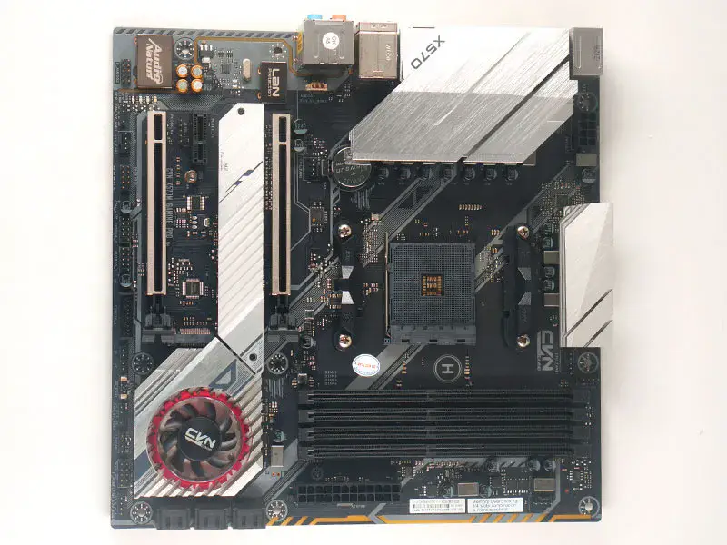 Barevná základní deska CVN X570M GAMING PRO V14