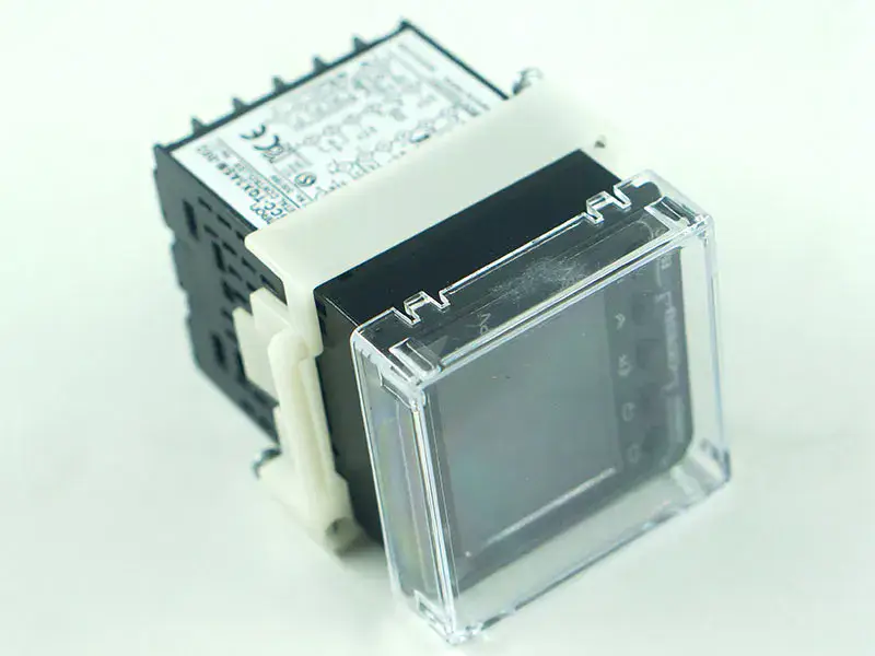 Regulátor teploty Omron E5CC-TQX3ASM-002