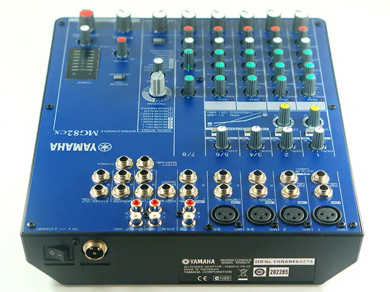 Profesionální pódiový mixér MG82CX