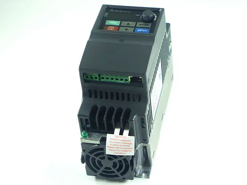 Střídavý pohon Delta VFD007EL21A