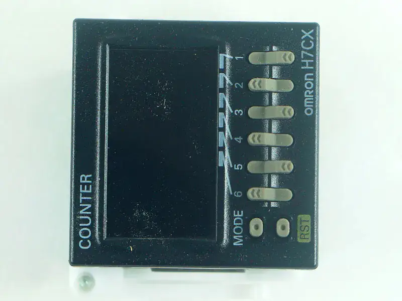 Počítadlo Omron H7CX-AD-N