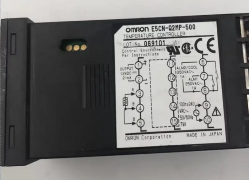 Regulátor teploty Omron E5CN-Q2MP-500