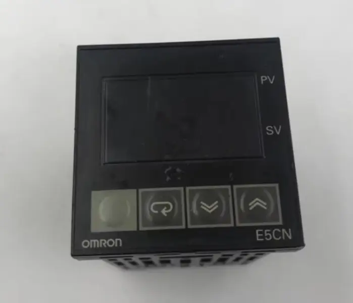 Regulátor teploty Omron E5CN-Q2MP-500