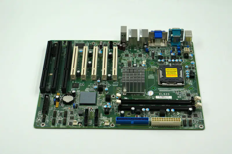 Základní deska DFI EL620-C 774-EL6201-100G