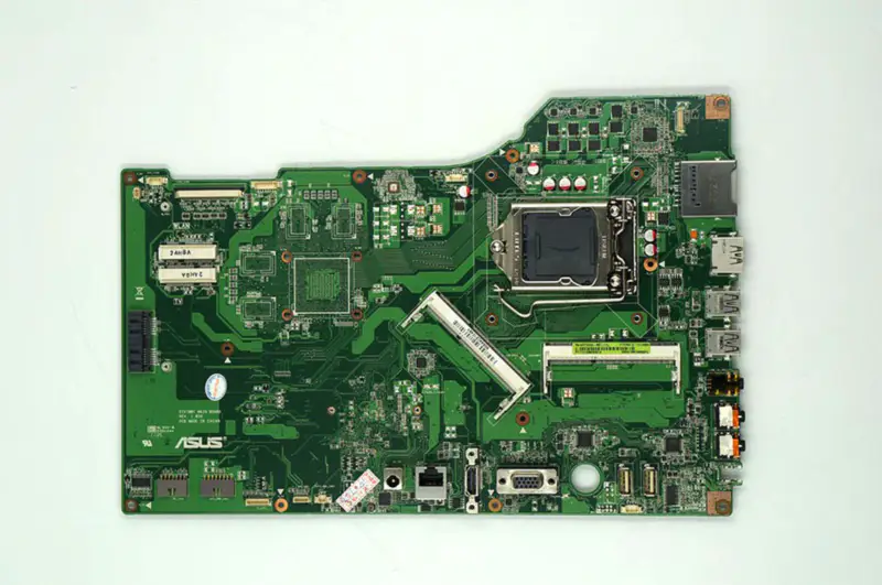 Základní deska Asus ET2700I