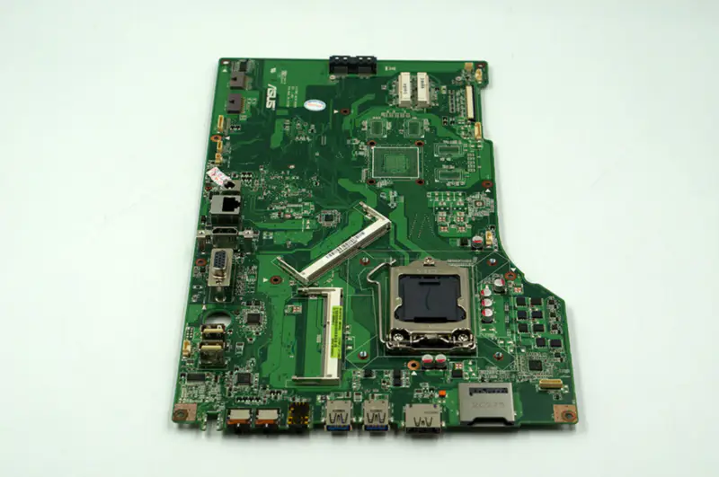 Základní deska Asus ET2700I